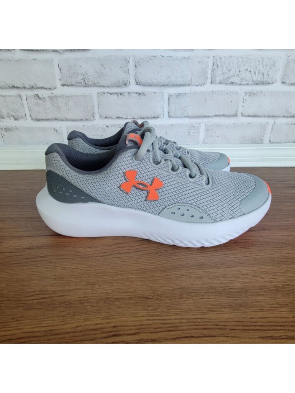✨Under Armour Surge 4 Sz 5.5Y Big Kids Shoes Sneakers Grey/White 3027103-100 - Picture 7 of 10